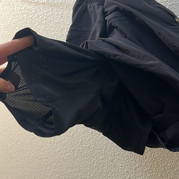 Lululemon Pace Breaker Out Of Mind Liner 9" Black Sz Large minor flaw in front - Picture 9 of 9
